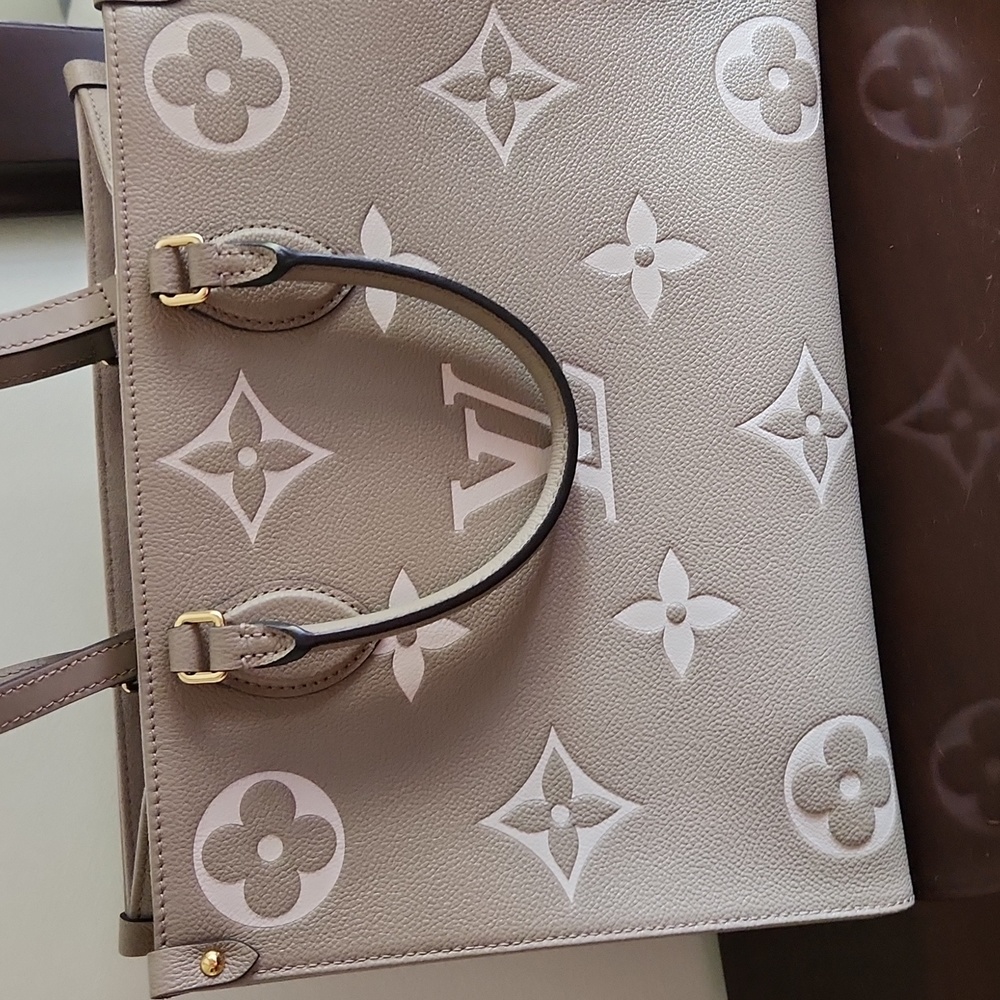 Louis Vuitton OTG MM M.EMP. T.C Beautiful. Bag. Dust bag,Box Ribbon, Paper work